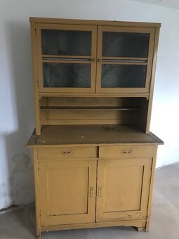 Prodám retro kredenc - 2
