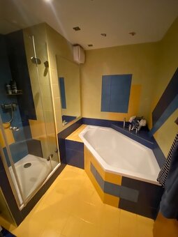 Pronájem 3+kk s lodžií, provize 15 tis. Kč, tel. 728120015 - 2