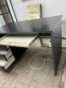 Kancelářský stůl a otáčení křeslo - 2