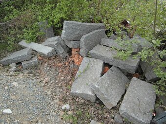 Žulové obrubníky, krajníky, kostky. - 2