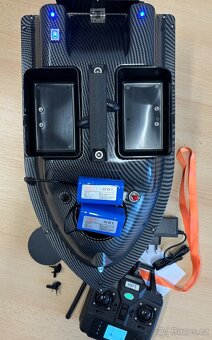 CARBON Tříkomorová loďka GPS s baterií 12000mAh včetně obalu - 2
