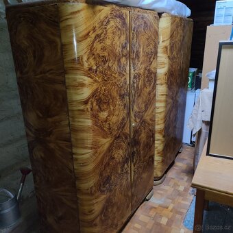 Prodám staré šatní skříně - 2