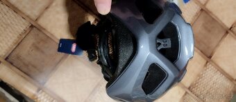 Nová cyklistická helma - přilba - 2