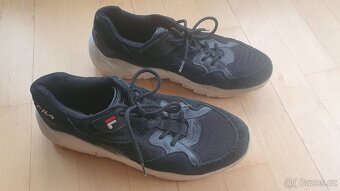 Pevné sportovní boty FILA, EU44 - 2