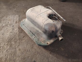 Nádrž Suzuki samurai - 2