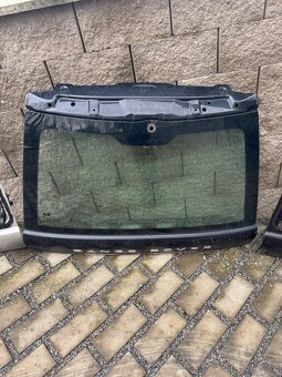 Range Rover víko kufru horní - 2