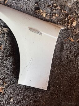 BMW 735 blatník levý - 2