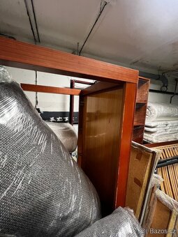 Dřevěnný jídelní stůl - 2