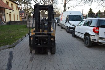 VZV ještěrka CAT Caterpillar DP 15K pohon diesel 2787mth - 2