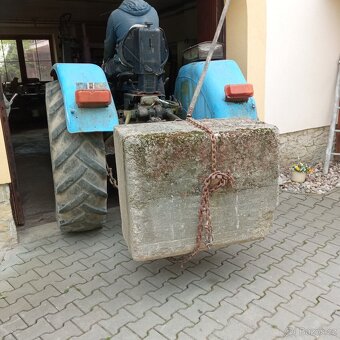 Traktor s čelním nakladačem - 2