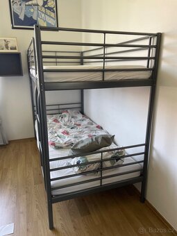 Kovová patrová postel z Ikea - 2