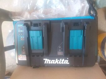 Makita nabíječka velká - 2