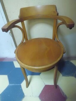 Zajímavé dřevěné Starožitné Křesílko - THONET - 2