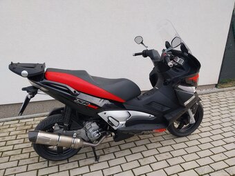 Aprilia sr max 300 - 2