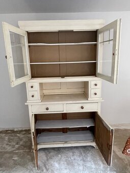 Stará kuchyňská kredenc - 2