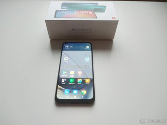 Xiaomi Redmi Note 9, displej 6.53 " s rozlišením 2340 x 108 - 2