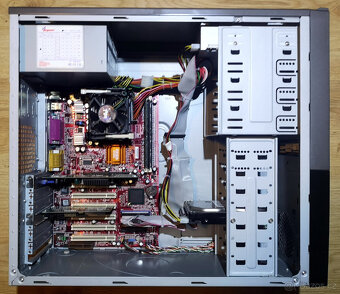 Predám starší PC Pentium 4 2GHz (09) - 2