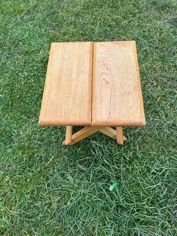 Dřevěná masivní skládací stolička. - 2