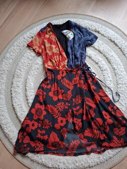 Zavinovací šaty Desigual - 2