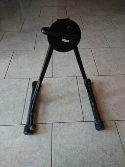 Stojan na kytaru. - 2