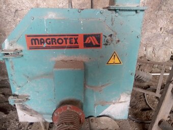 Míchárna krmných směsí, šrotovník a násypka s vahou - 2