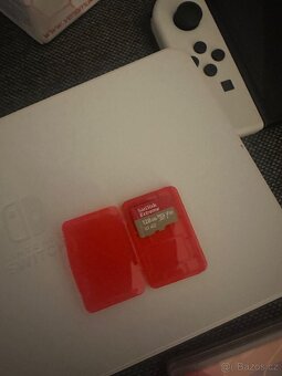 Nintendo switch OLED (top stav) + hra + příslušenství - 2
