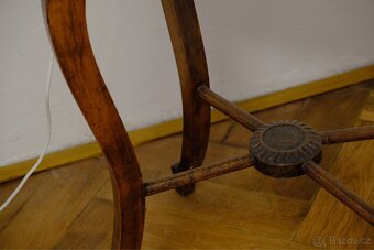 Starožitný stolek - 2