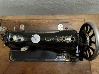 prodám šicí stroj Veritas - starožitnost - 2