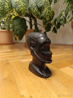 Stará soška, busta, afrika - 2