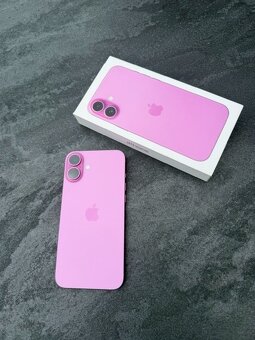 iPhone 16 plus - 256 GB ještě rok v záruce - 2