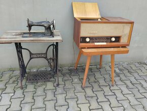 Gramofon ,retro stůl a šicí stroj - 2
