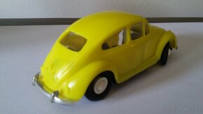 Stará hračka VW brouk KDN 1974 - 2