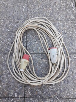PRODLUŽOVACÍ KABEL 380V - 2