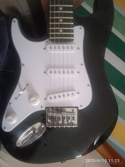 Prodám 3/4 dětskou LEVORUKOU kytaru Gear4music vč. komba - 2
