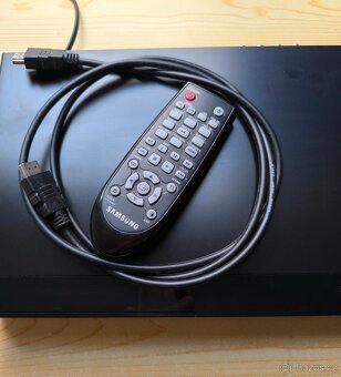 Pěkný DVD Přehrávač SAMSUNG DVD-D530 + Dálkové ovládání. - 2