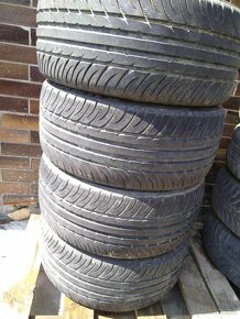 Letní Kumho 215/40R17 2005 staré, na pálení vhodné - 2