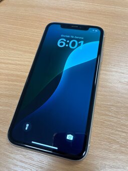 iPhone 11 64 GB - 2