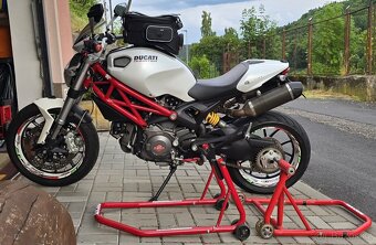 Ducati Monster 796 - 2