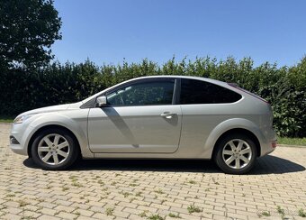 Ford Focus 1.6 77 kW Ambiente - benzín - 3-dveřový hatchback - 2