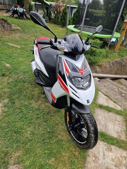 Aprilia SR 50 Motard - 2014 - pěkný-SUPER CENA - 2