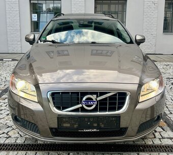 VOLVO V70 2.0D4 120KW 5VÁLCE SUMMUM AUT-KUŽE-Bi XENON-ACC - 2