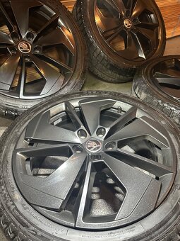 ALU Kola ŠKODA 5x112 R18 COMET Zánovní Zimní Pneu 225/45/18 - 2