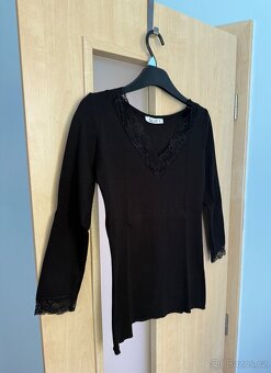 Dám. černé triko s krajkou, 3/4 rukáv, vel. S - 2