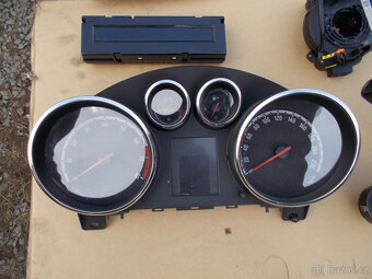 Díly Meriva B 1.4 88kw - č.1 - 2