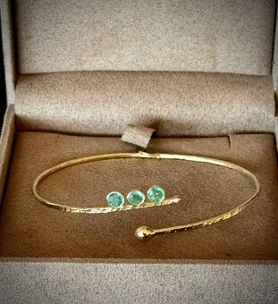 Luxusní zlatý náramek s pravými smaragdy – autorský šperk (H - 2