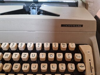 Psací stroj v kufříku - 2