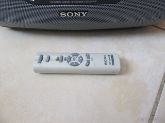 Nabízím moderní radio Sony+dálkovy ovladač. CD a radio plně - 2