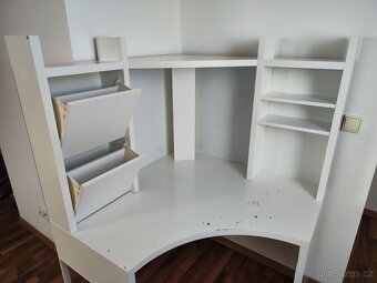 Rozebraný stol IKEA MICKE a otočná židle MALCOLM - 2