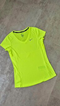 Neónové dámské tričko Nike - 2