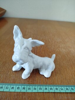 Porcelánové sošky psů z bílého porcelánu - 2